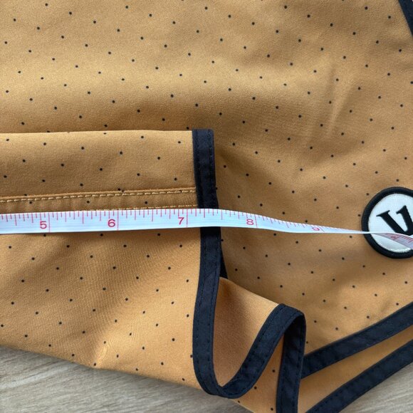 Vuori Cruise Boardshort Men's 32 Gold Black Dot Beach Summer Comfort Athleisure - Picture 8 of 8